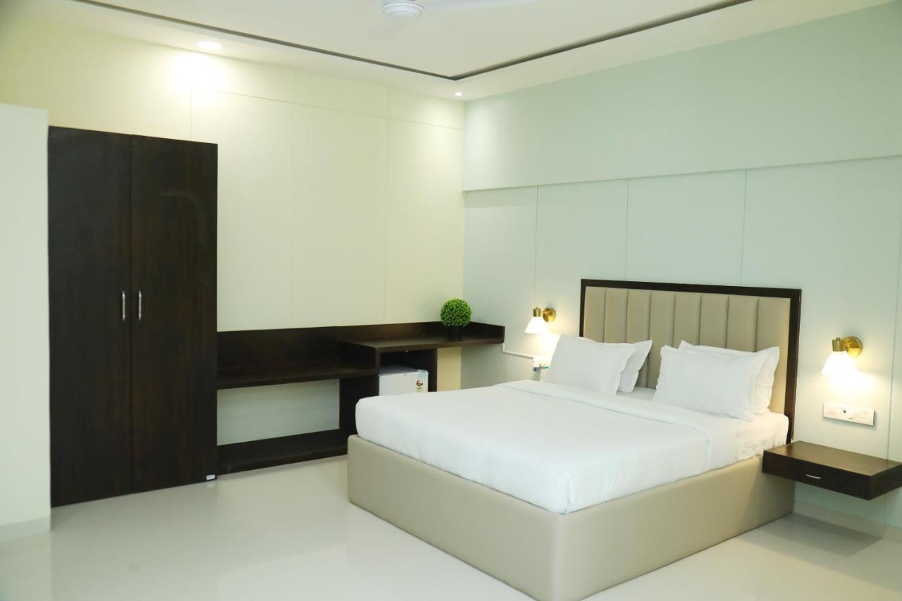 Country Inn & Suites By Turtle Mumbai Bagian luar foto