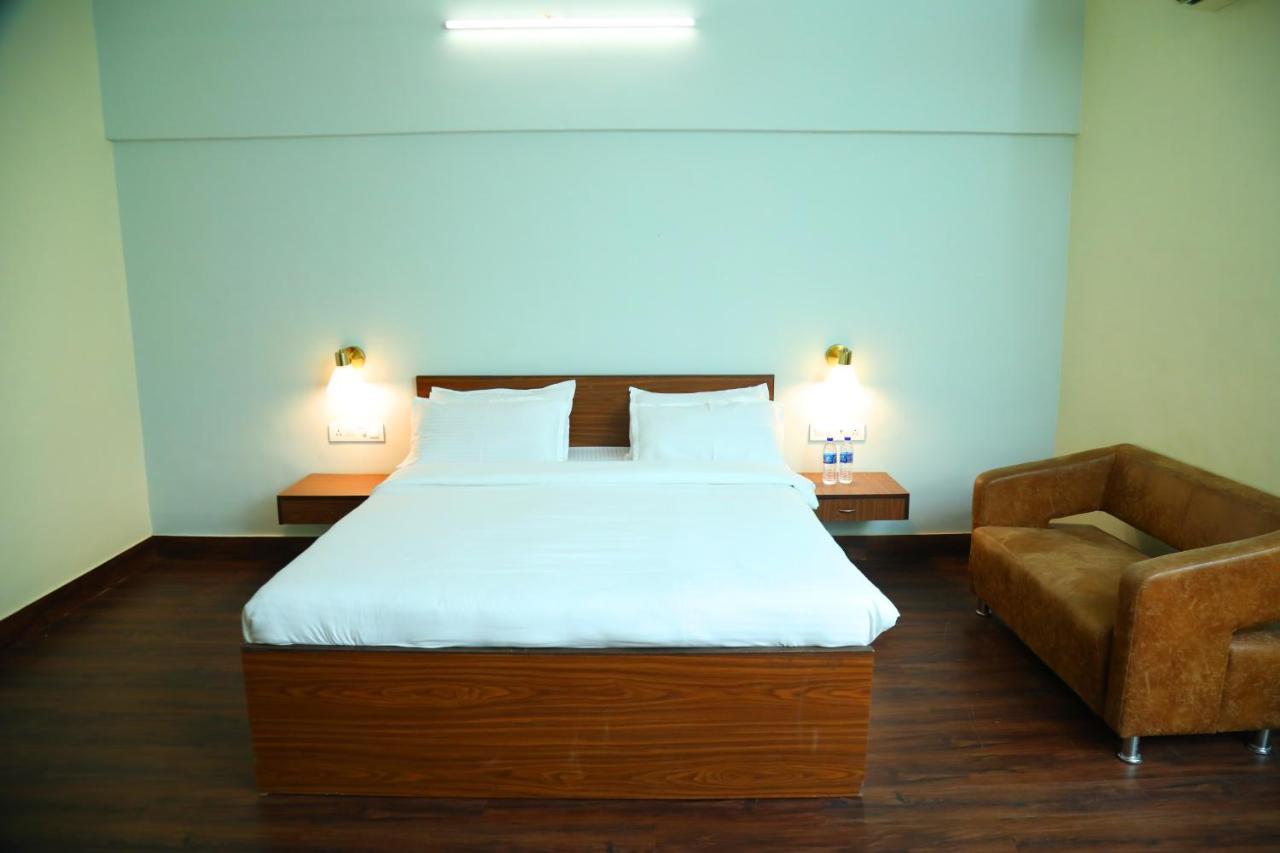 Country Inn & Suites By Turtle Mumbai Bagian luar foto
