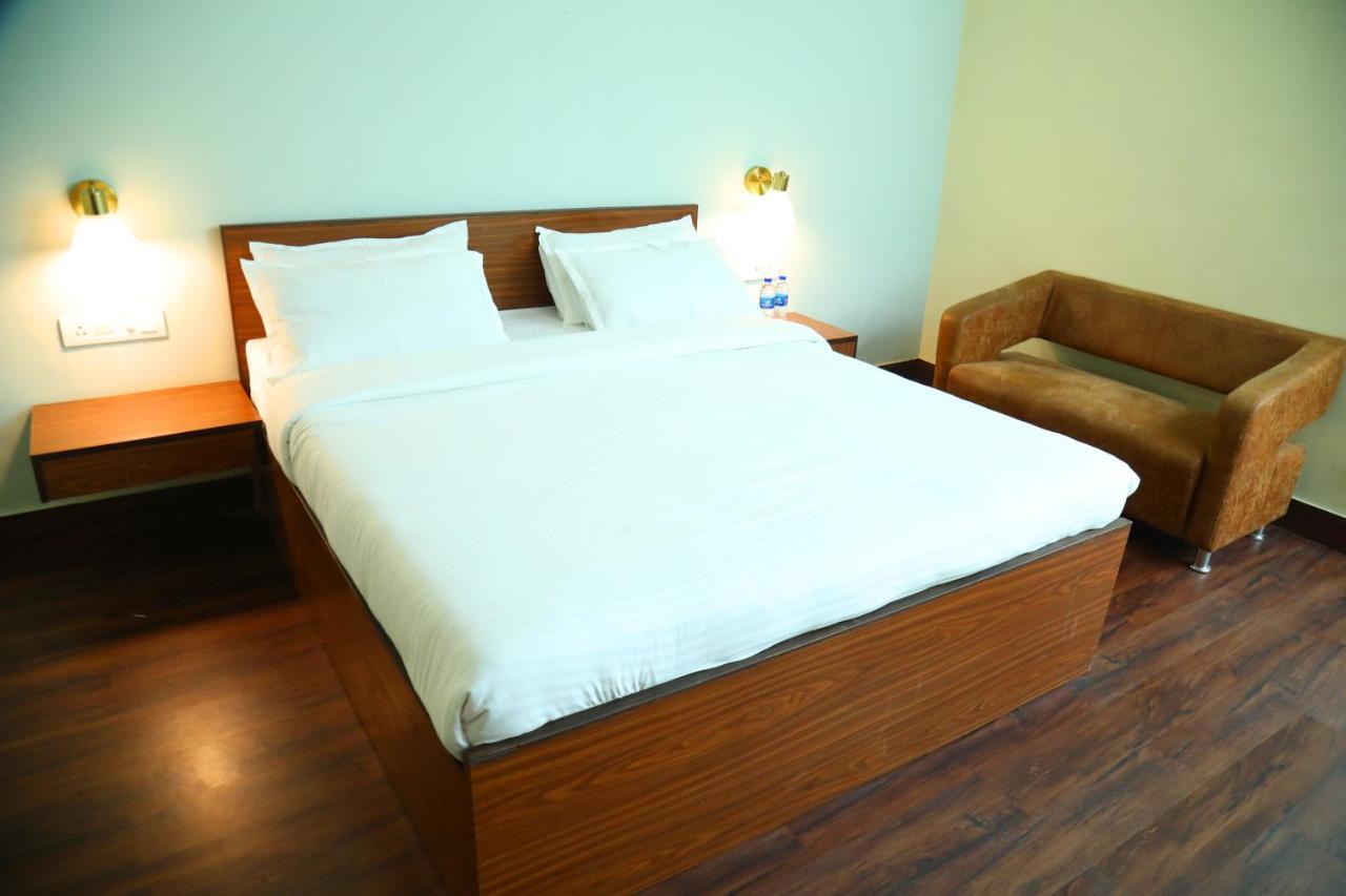 Country Inn & Suites By Turtle Mumbai Bagian luar foto