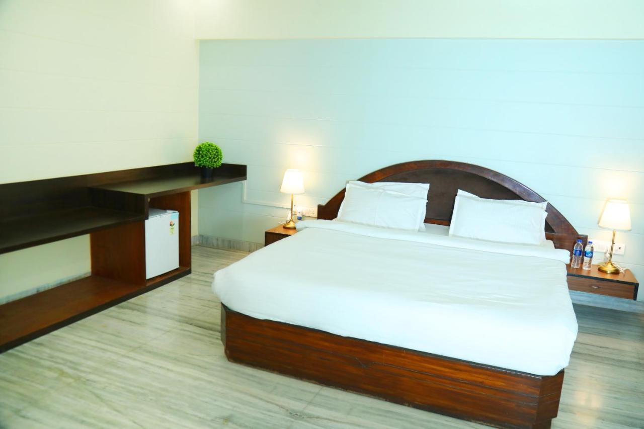 Country Inn & Suites By Turtle Mumbai Bagian luar foto